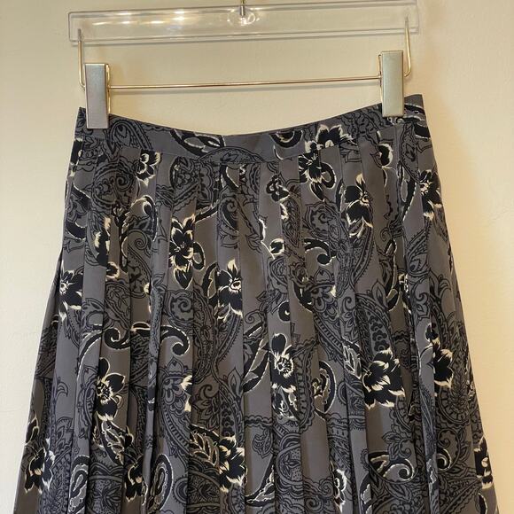 Vintage M mini skirt floral cottagecore pleated gray black white preppy fairy - Picture 2 of 7